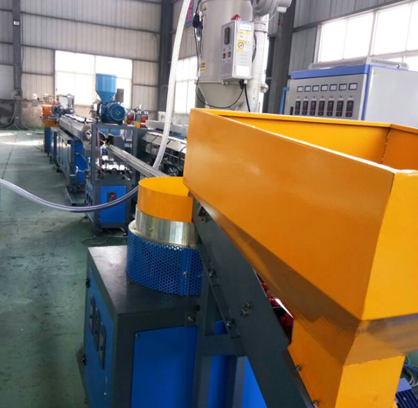 內鑲圓柱式滴灌管生產線