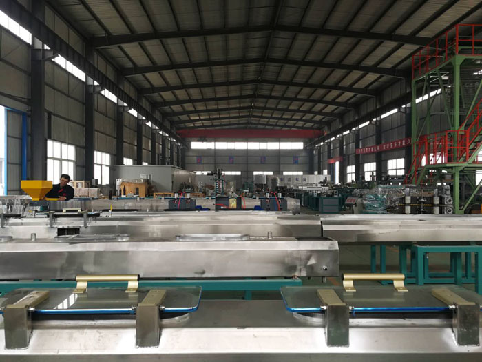 貼片式滴灌帶生產(chǎn)線(xiàn)